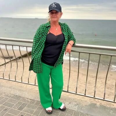  ,   Elena, 53 ,   c 