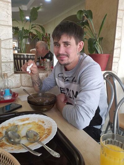 ,   Anton, 32 ,   ,   