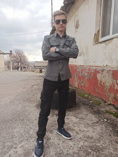  ,   Maxim, 27 ,   ,   