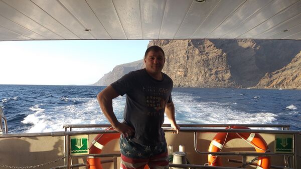  ,   Tomas, 51 ,  