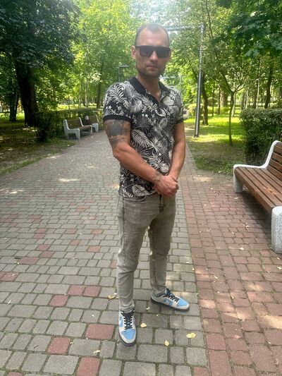  ,   Artist, 32 ,   ,   