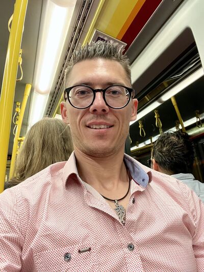  ,   Denis, 30 ,   ,   , c , 