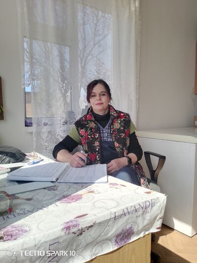  ,   Elena, 46 ,   c 