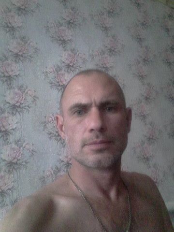  ,   Maksim, 46 ,   ,   