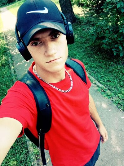  ,   Anton, 32 ,   ,   