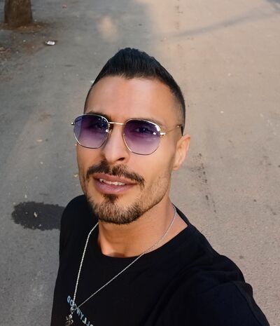  ,   Sina, 33 ,   ,   