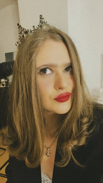  ,   Domcia, 19 ,   ,   