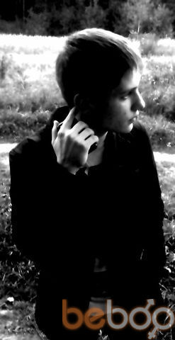  ,   Viktor, 32 ,   