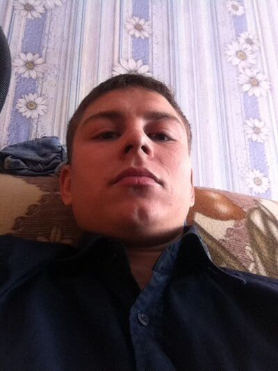 ,   Sergei, 32 ,  