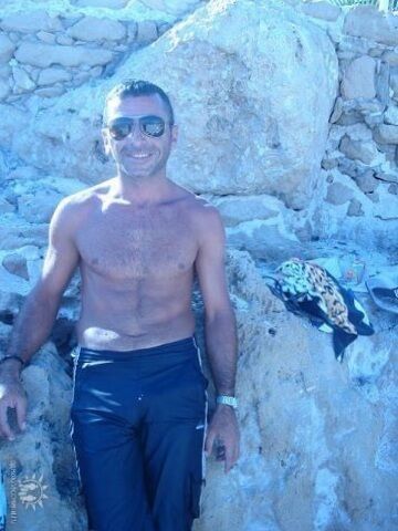  24307437  Iordanis, 48 ,    Limassol