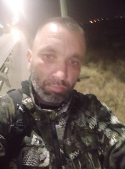  ,   Valentin, 42 ,   c 