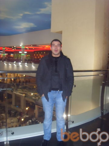  ,   Artur, 36 ,  