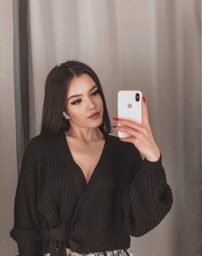 ,   ANASTASIA, 22 ,   