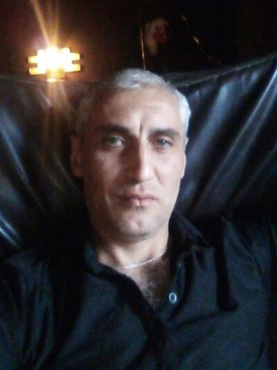  ,   Artur, 46 ,   ,   
