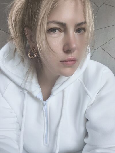  ,   Anastasiya, 40 ,     