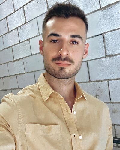  ,   Alex, 35 ,   c 