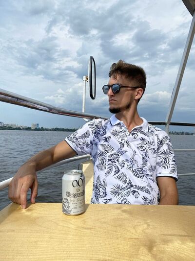  ,   Artyom, 27 ,   ,   