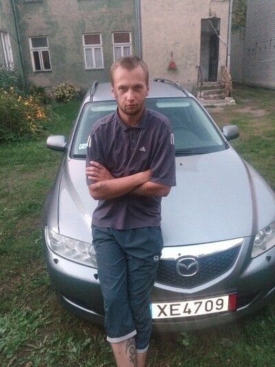  15875037  Andrej, 32 ,    