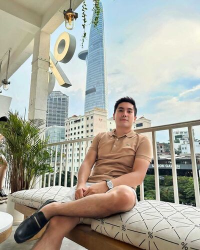  Elin Pelin,   Kyong Yeong, 44 ,   ,   , c 