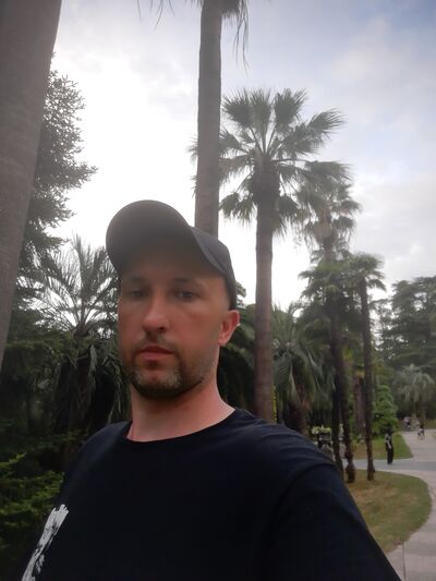  ,   Viktor, 35 ,  
