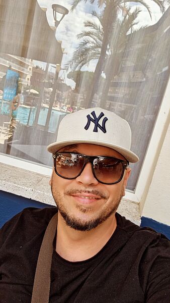  ,   LEO, 39 ,  