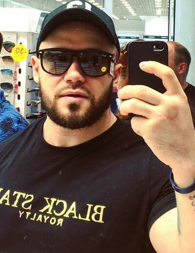  ,   Sasha Gromov, 40 ,   ,   , c , 