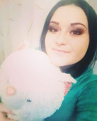  ,   Julia, 29 ,  