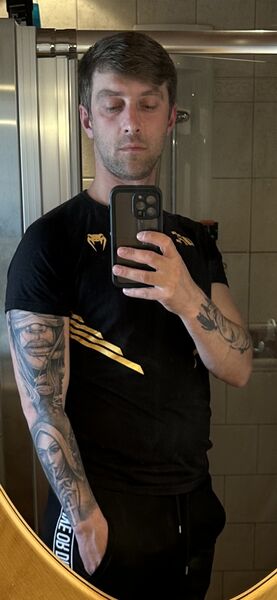 Ҹ,   Erlandas, 38 ,   ,   