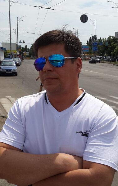  ,   Serge, 47 ,   ,   