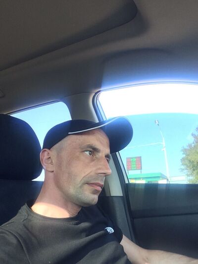  ,   Nik, 41 ,   ,   