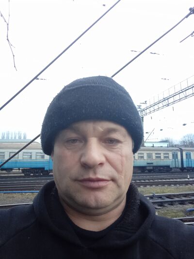  ,   Viktor, 45 ,   ,   