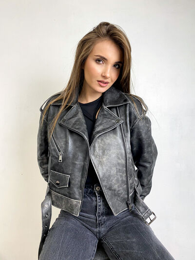  Tra Li,   Alina, 25 ,   