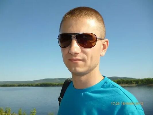  ,   Artem, 39 ,   