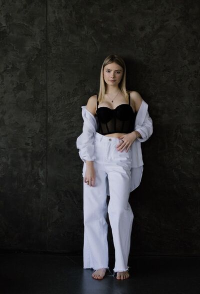  Anqing,   Karina, 19 ,   ,   