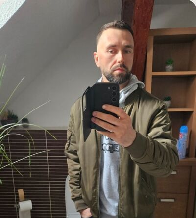  ,   Denis, 38 ,   ,   