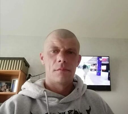  ,   Oleg, 44 ,   ,   