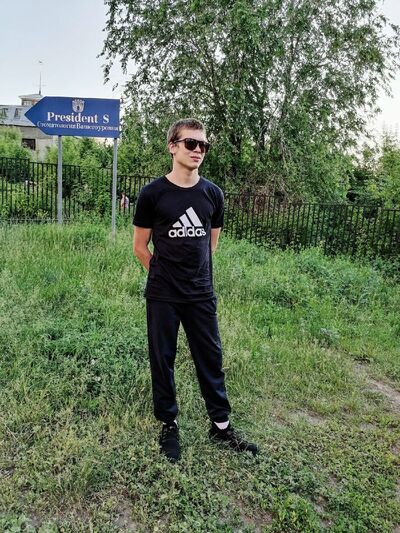  ,   Viktor, 21 ,   ,   