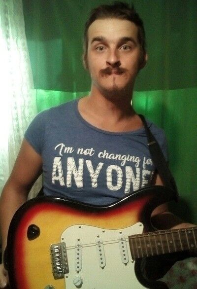  ,   Victor, 32 ,   