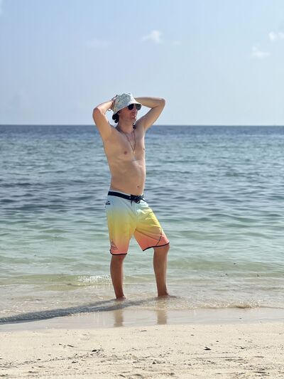  Denpasar,   John Smitt, 38 ,   ,   