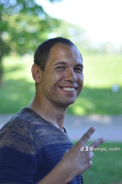  ,   Viktor, 36 ,   ,   