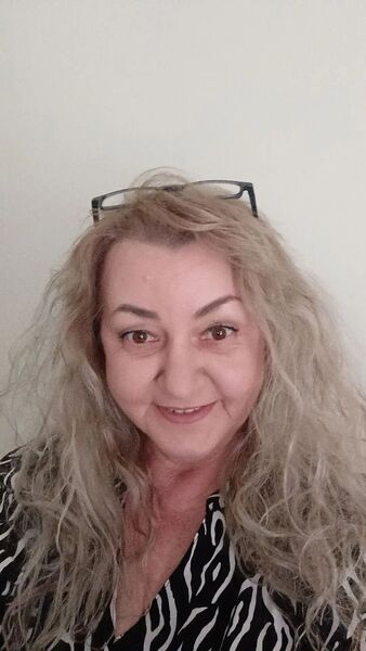  ,   Nelia, 56 ,   c 