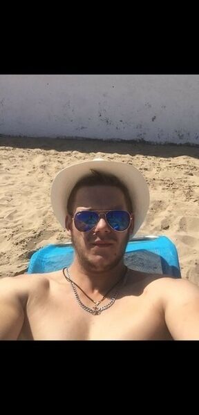  ,   Johnny, 28 ,   