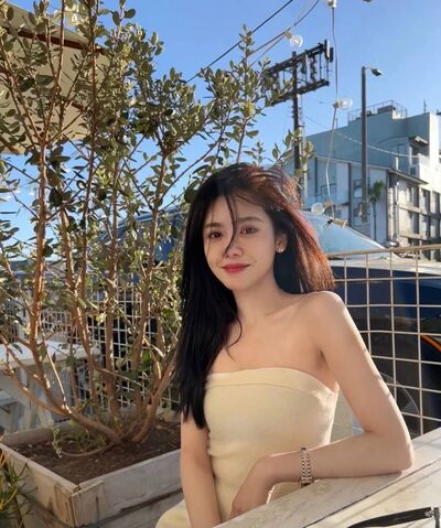  ,   Wendy, 32 ,   ,   