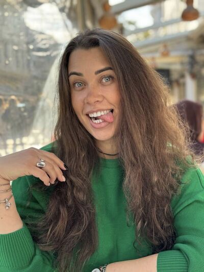  ,   Anna, 33 ,   ,   